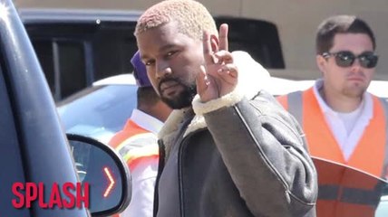 Kanye West praises paparazzi