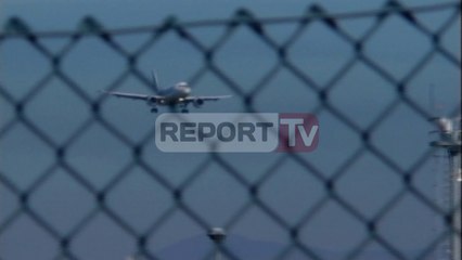 Report TV - Amaneti, mbërrin në Rinas trupi i albanologut Robert Elsie