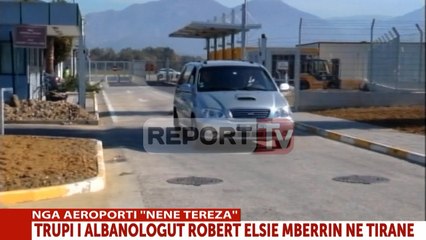 Report TV - Amaneti, mbërrin në Rinas trupi i albanologut Robert Elsie