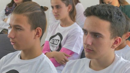 Veliaj: Investimi tek arsimi - Top Channel Albania - News - Lajme
