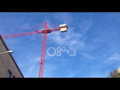 Tiranë - Kërcënojnë se do hidhen - Burrë e grua hipin mbi vinç, kërkojnë takim me Veliaj e Nikollën