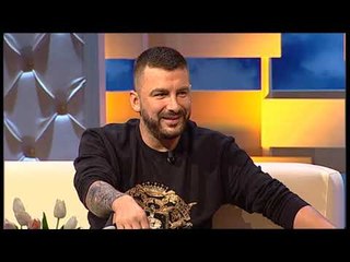 Ditë e Re- Kelly rrëfen si njohu bashkëshorten: ‘Më ngatërroi me kamarierin’