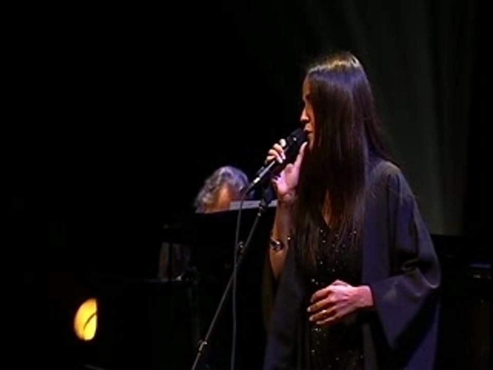 Pourquoi cette pluie Khalida chante Idir