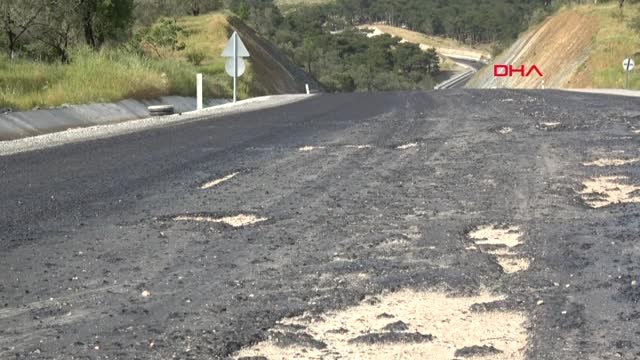 Balıkesir Edremit-Yenice Karayolunda Sıcak Nedeniyle Asfalt Eridi