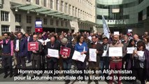 Hommage aux journalistes afghans et iraniens devant la BBC