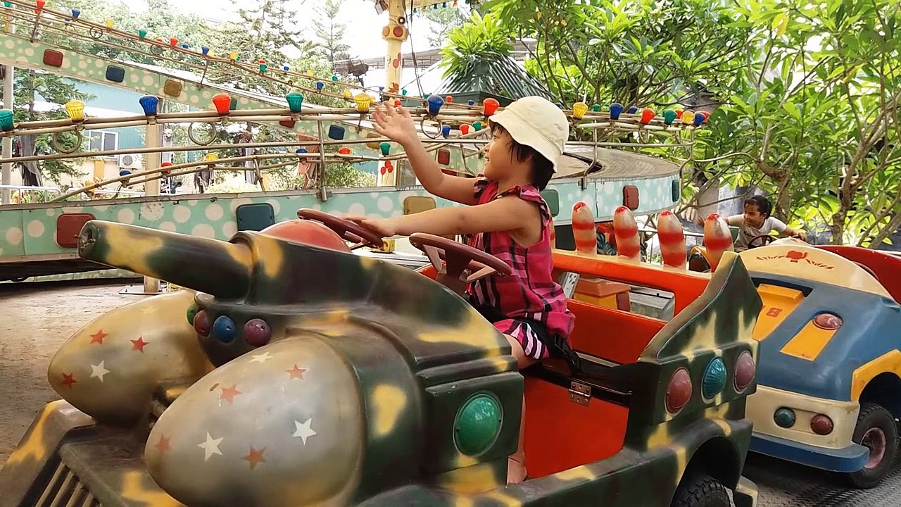 Gia Linh trải nghiệm trò chơi Lái Ô tô Xe tăng cùng thầy trò Đường Tăng trong Thiên Đường Bảo Sơn