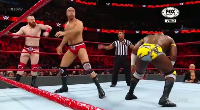 SHEAMUS Y CESARO VS APOLLO Y TITUS O'NEAL EN ESPAÑOL WWE RAW 8/1/17 EN ESPAÑOL