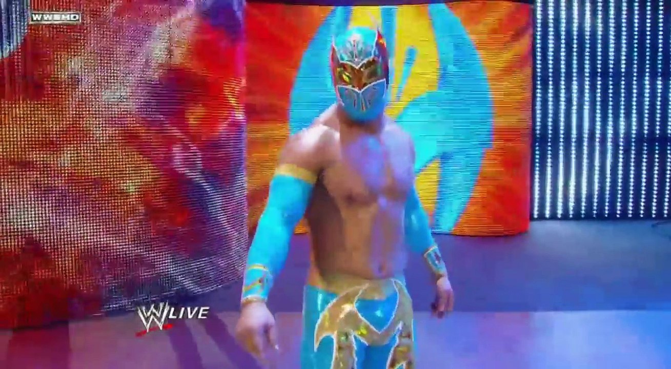 SIN CARA DEBUT EN ESPAÑOL WWE RAW 4/4/2011 EN ESPAÑOL