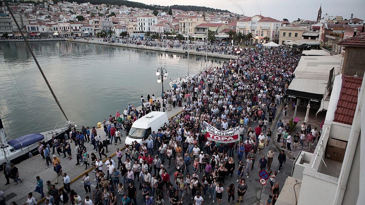 Cólera en Lesbos durante la visita de Tsipras