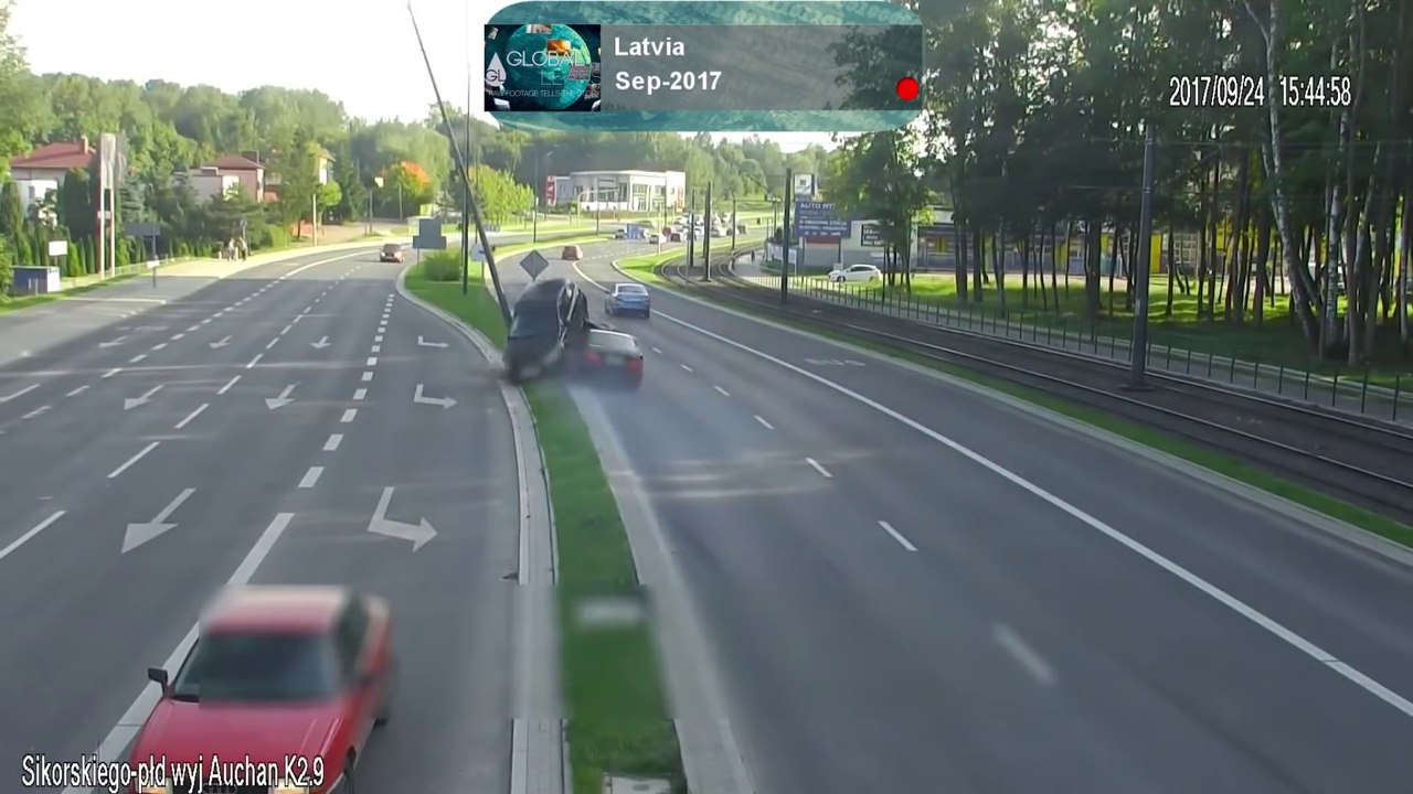 Doubler sur l'autoroute et terminer l'un sur l'autre voiture !