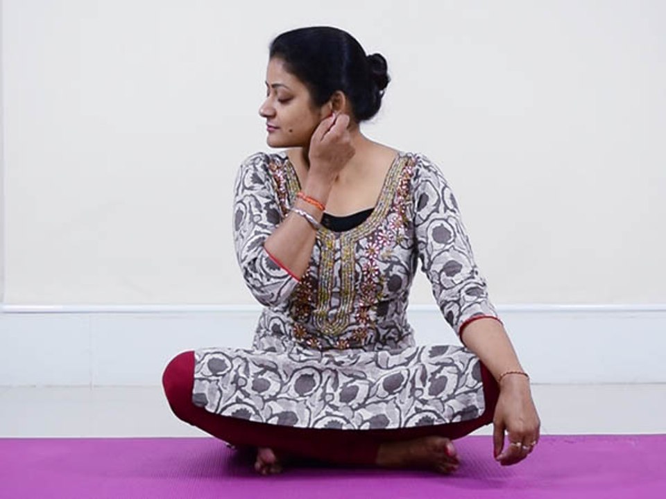 Acupressure Point for Body Cramps | कान का ये पॉइंट दूर करेगा अकड़न | Boldsky