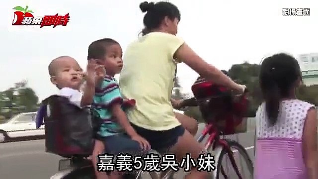 Cô bé 5 tuổi chạy theo xe mẹ 2km mỗi ngày và lý do khiến ai cũng cảm động