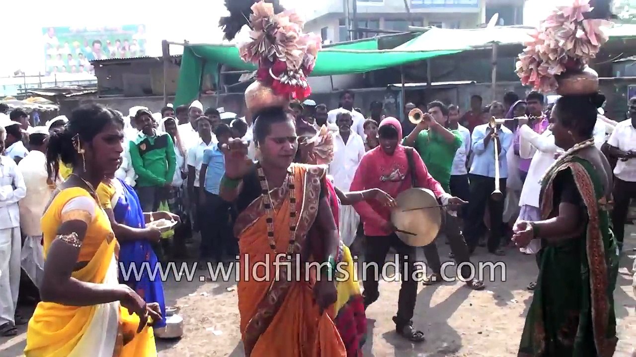 Cash Currency Dance by Transgenders in India
