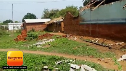 गालूडीह में आंधी ने मचाई तबाही, डेढ़ दर्जन मकान क्षतिग्रस्त