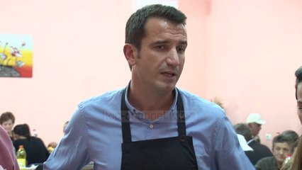 Veliaj shërben drekën për njerëzit në nevojë - Top Channel Albania - News - Lajme