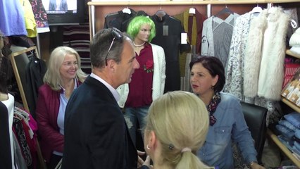 Edmond Dushi takon zejtarët në Çarshinë e Madhe - Lajme