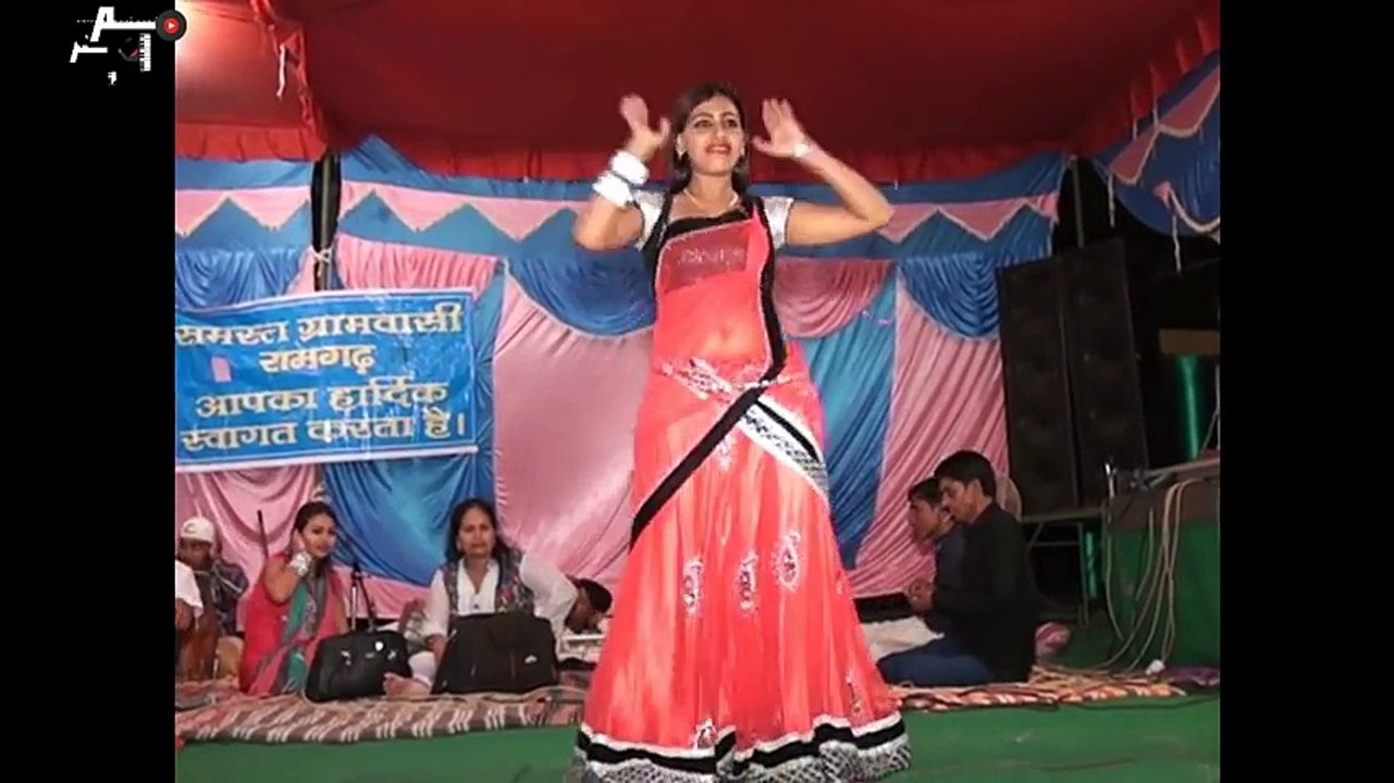 ऐसा डांस किया इस लड़की ने जो स्टेजों पर करना नहीं चाहिए था DANCE 2018