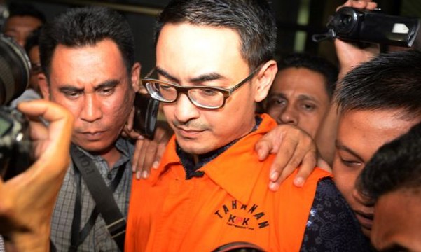 KPK Periksa Zumi Zola sebagai Tersangka