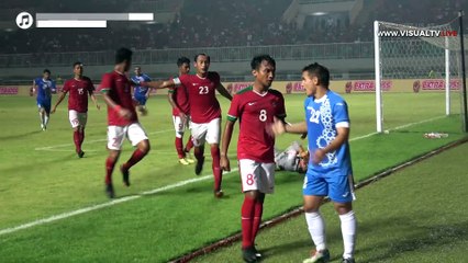 Kiper Andritany Kerja Keras Jaga Gawang Indonesia hingga Cidera