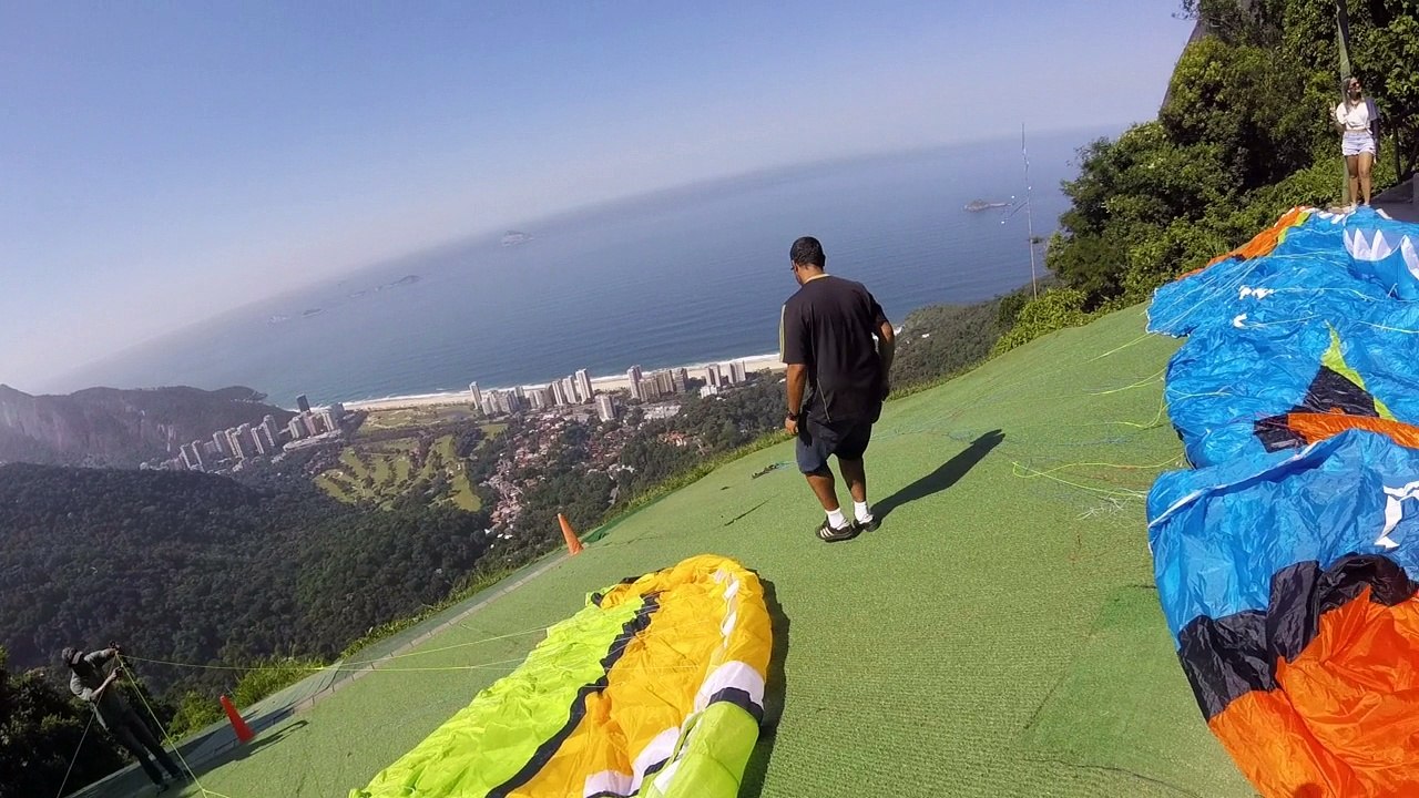 Paragliding Rio - Ang Take off & Land
