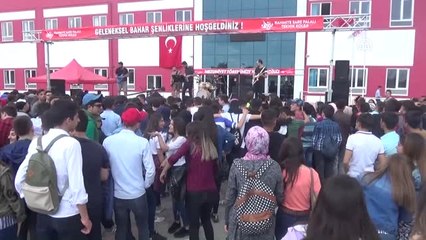 Öğrenciler Bahar Şenliğinde Coştu