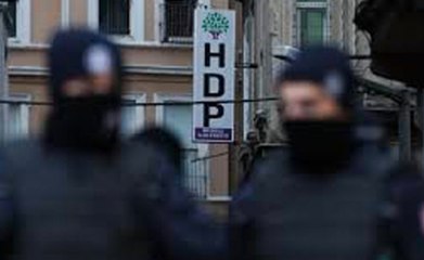 İstanbul'da Terör Örgütü PKK'nın Propagandasını Yaptığı İddiasıyla Gözaltına Alınan Hdp İl...