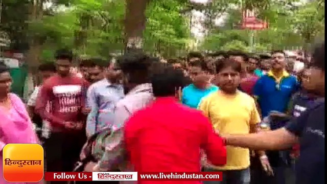 युवती से चेन छीनने का प्रयास कर रहे युवक को लोगों ने जमकर पीटा