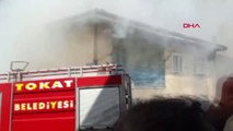 Tokat'ta Otomobilde Çıkan Yangın Evlere Sıçradı