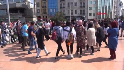 Taksim Meydanı'nda Horon; Turistler İlgiyle İzledi