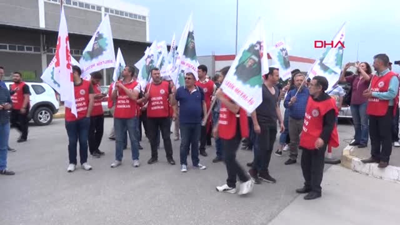 Manisa 16 İşçi, Sendikaya Üye Oldukları İçin İşten Çıkarıldıklarını İddia Etti