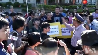 台湾同性恋婚姻支持和反对者争锋相对