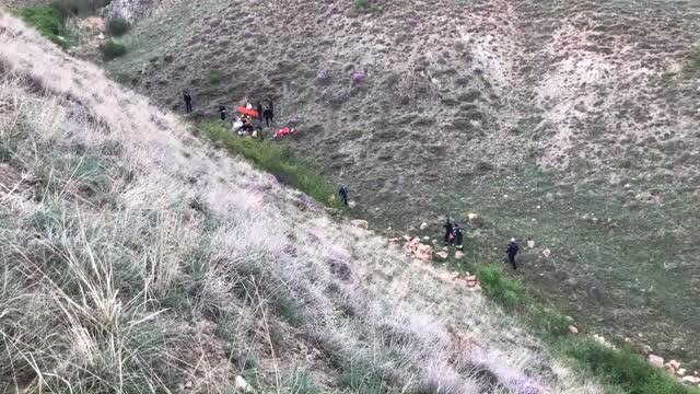 Bayburt'ta Kamyonet Uçuruma Yuvarlandı: 4 Yaralı