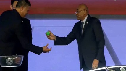 لحظه بازشدن قرعه ایران توسط علی دایی