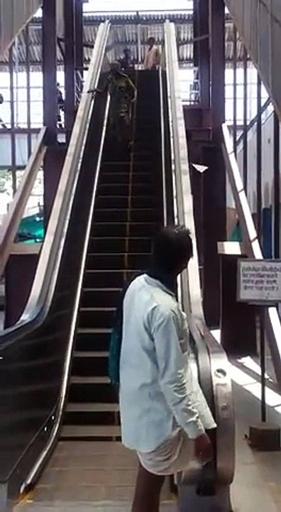 Escalator video