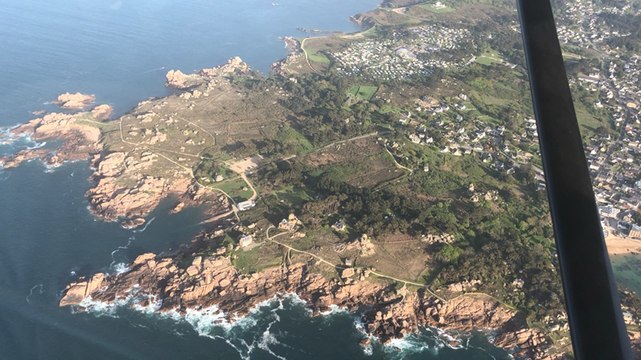 Vol en ULM au-dessus de la Côte de Granit Rose