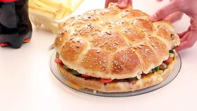 Des pains à burgers parfaits et faits maison ! Retrouvez pas à pas la technique du pain burger parfait ici :