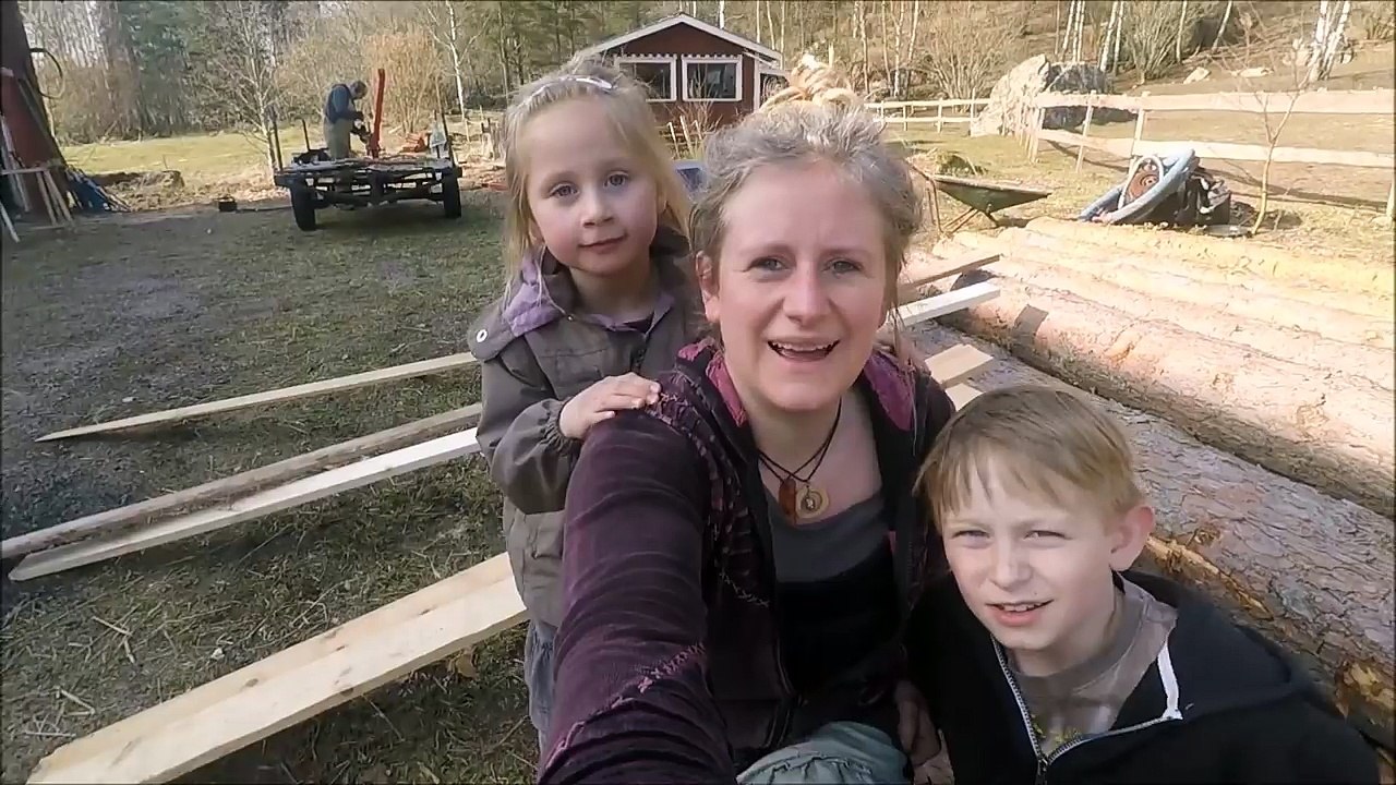 Melkstand bauen aus Restholz & Ziegen melken - Unsere Ziegenbabys