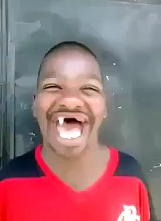 A very funny laugh without teeth