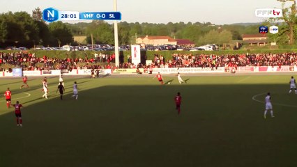 Encore un centre tir qui est repoussé en corner par PICHOT.