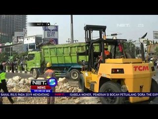 News Flash, Truk Bermuatan Batu Terguling Akibat Kelebihan Muatan - NET 5