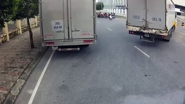 Ngỡ có màn lượn sóng xe nghệ thuật, hai thanh niên khiến CĐM cười sấp mặt với cái kết đắng khó tả