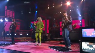 Paramore Performs 'Rose-Colored Boy'