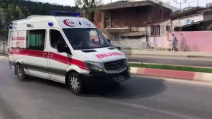 Sultanbeyli'de kadın sürücünün kullandığı araç su kanalına uçtu