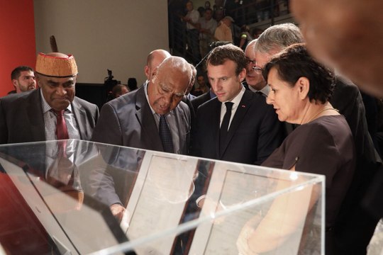 Remise de l'acte de prise de possession par le Président de la République, Emmanuel Macron au centre Tjibaou à Nouméa