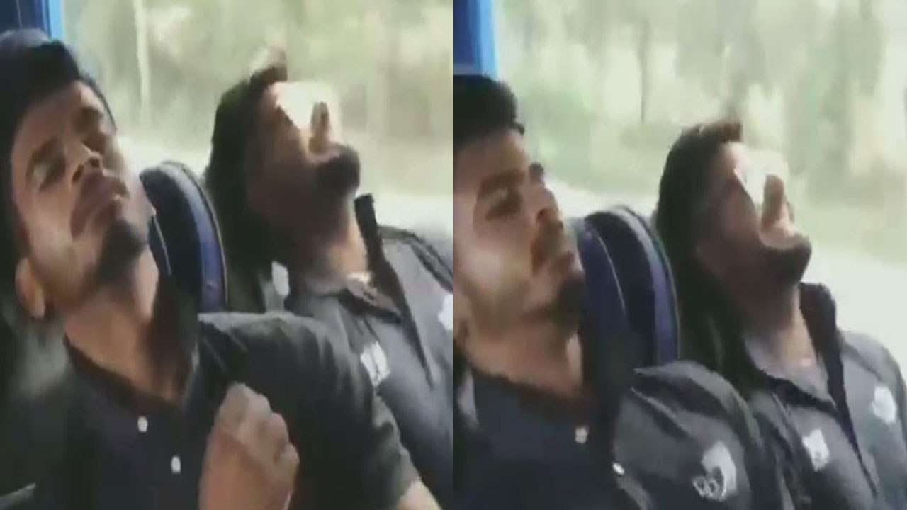 IPL 2018: Shreyas Iyer - Rishabh Pant's Electrifying dance Moves in Team Bus । वनइंडिया हिंदी