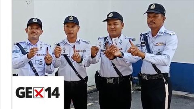 Ipoh, Penang and Sarawak cops cast early vote