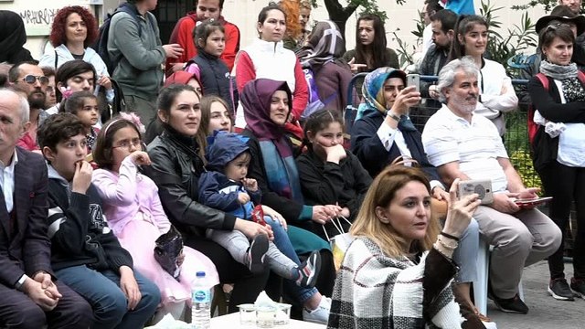 Münir Özkul’un kızını duygulandıran sürpriz