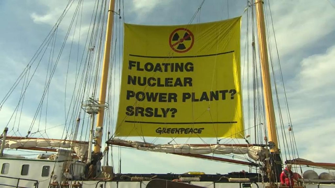 Акция Greenpeace против плавучей АЭС: провокаци...