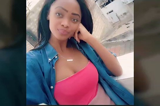 Miss Gueye de la série Wiri Wiri, une fée aux yeux de chat !