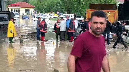 Mamak'ta aniden başlayan yağışın ardından araçlar sürüklendi (3) - ANKARA